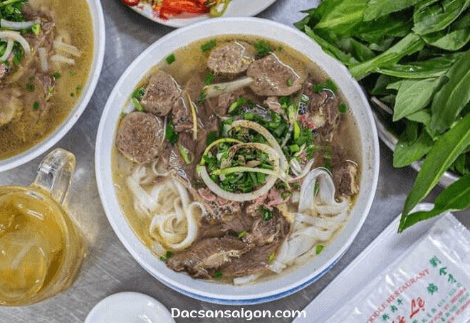 Phở Lệ là quán phở Sài Gòn nổi tiếng 